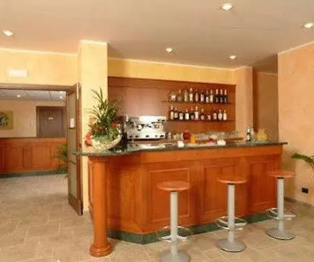Hotel Rondissone 호텔